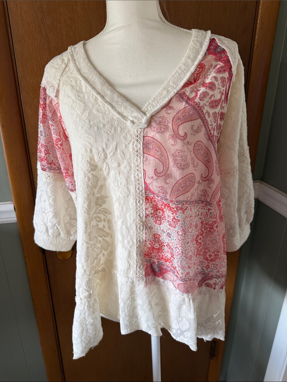 POL White & Pink Paisley Patchwork V-Neck Women's Top Size S